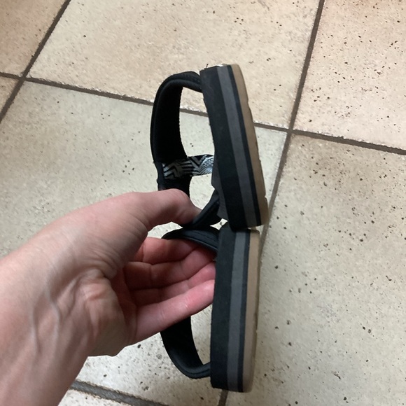 Volcom, flip flops, size 5 - Picture 6 of 7